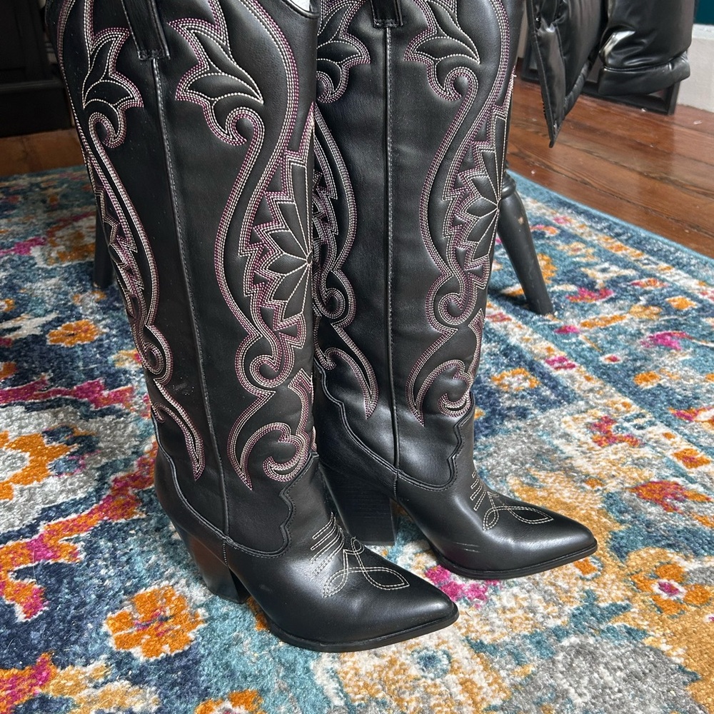 Steve Madden Black and Pink Heeled Boots with Elegant Design